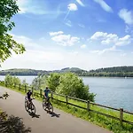 Moderne In Ruhiger Lage
