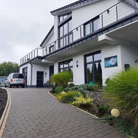 Moderne 2-zimmer-ferienwohnung In Zentraler, Ruhiger Lage *